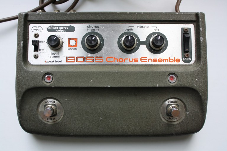 Boss CE-1